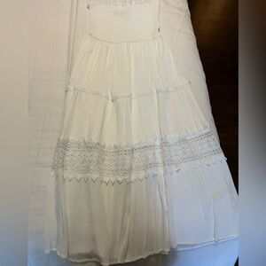 Zesica. Women’s Medium. White, strapless, maxi dress.